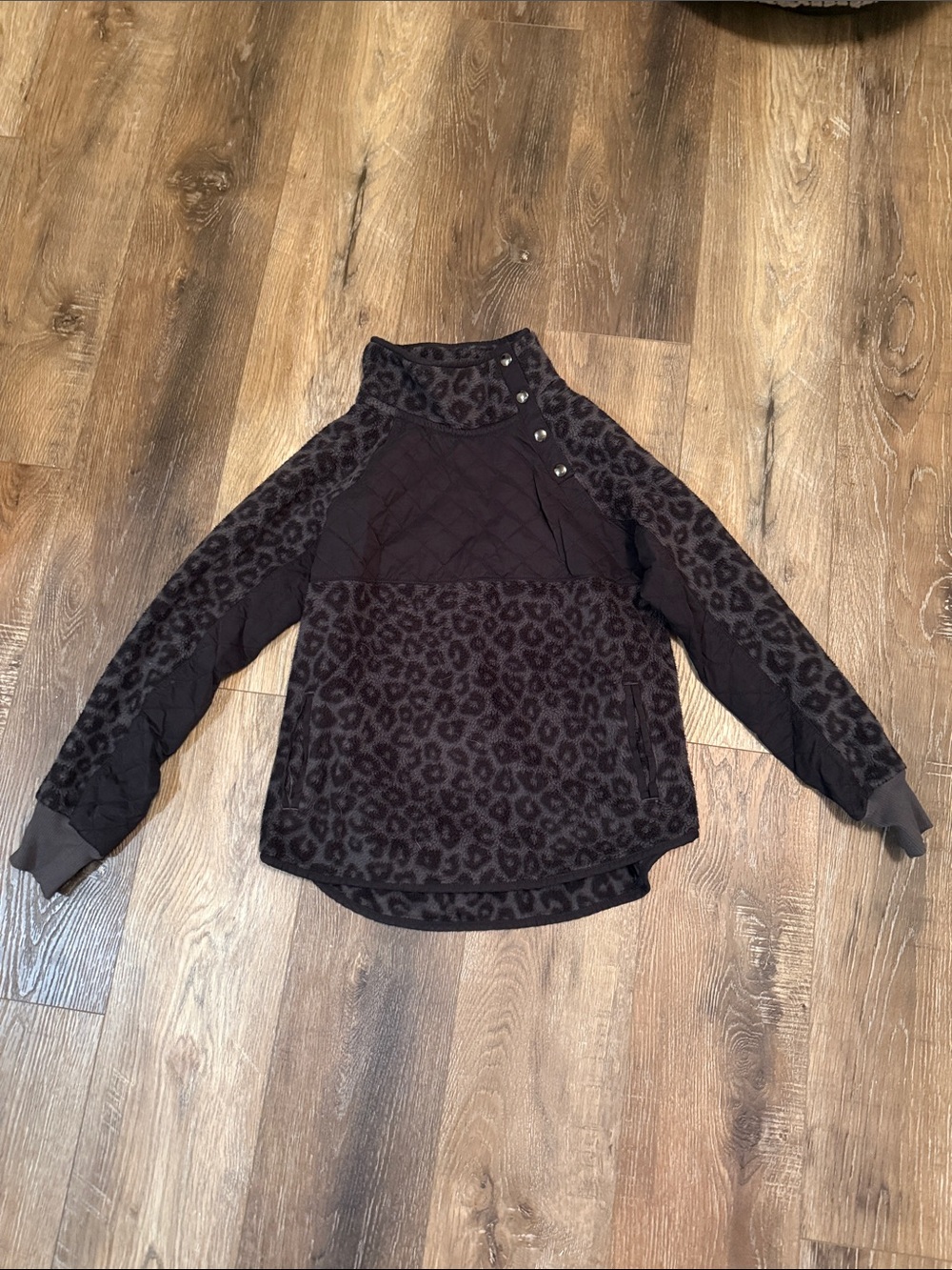 Abercrombie Women's Dark Brown Leopard Quilted Pullover Jacket